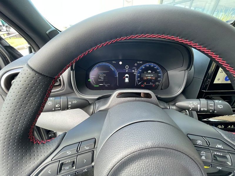 Toyota Yaris Cross 1.5 Hybrid 130k GR SPORT TECH - fotka 23 z 31