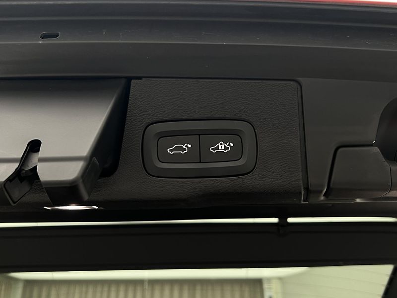Volvo XC60 B4 MOMENTUM - fotka 43 z 46