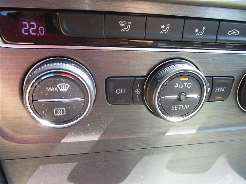 Volkswagen Golf 1,2 TSI,NAVI,digiklima,servis, - fotka 15 z 36
