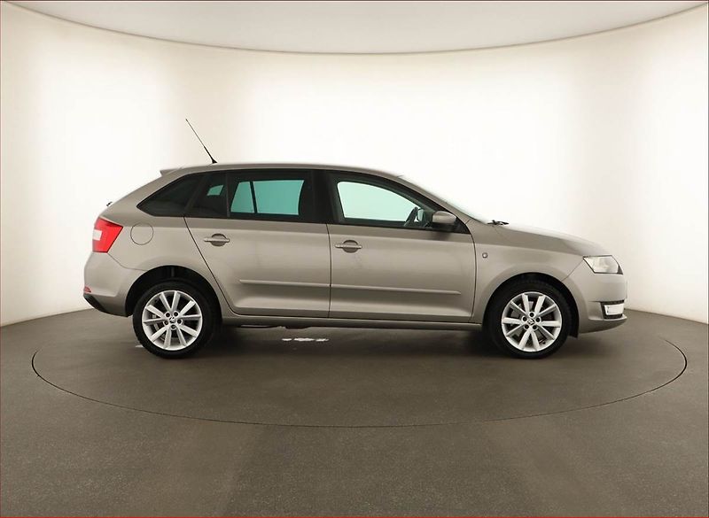 Škoda Rapid (2014) Spaceback 1.6 TDI, Automat - fotka 6 z 15