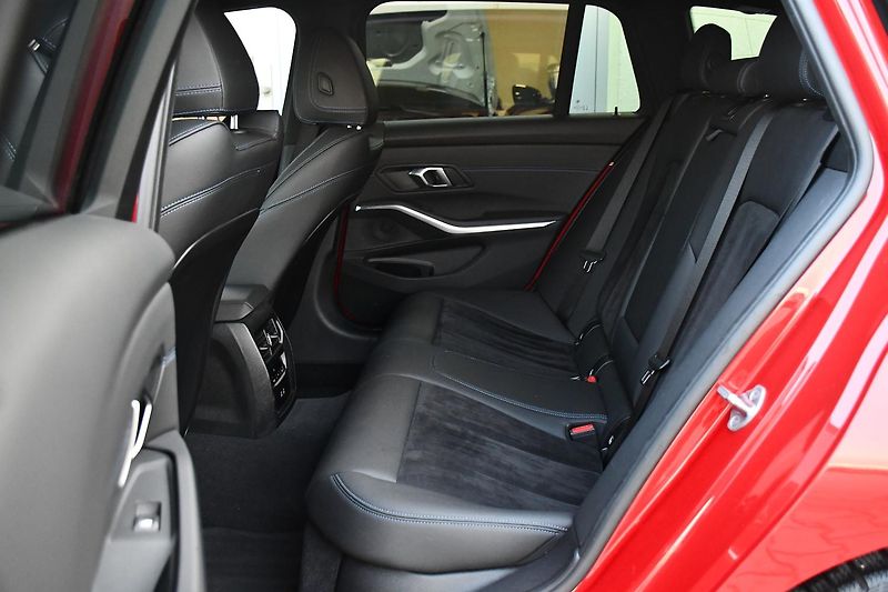 BMW Řada 3 320d xD M-SPORT ČR 3L-ZÁRUKA - fotka 17 z 51