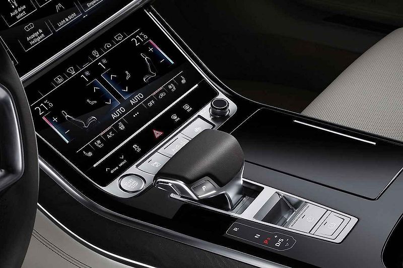 Audi A8L W12.