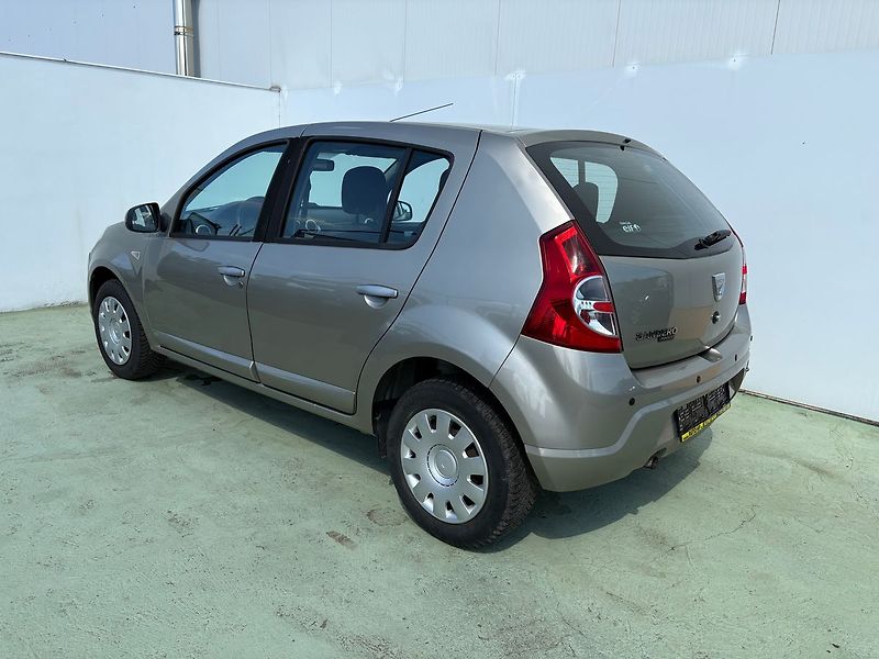 Dacia Sandero 1.6i, 64kW, Klima, Senzory - fotka 4 z 14