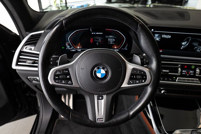 BMW X7 M50i/360/HarmanKardon/Pano - fotka 6 z 31