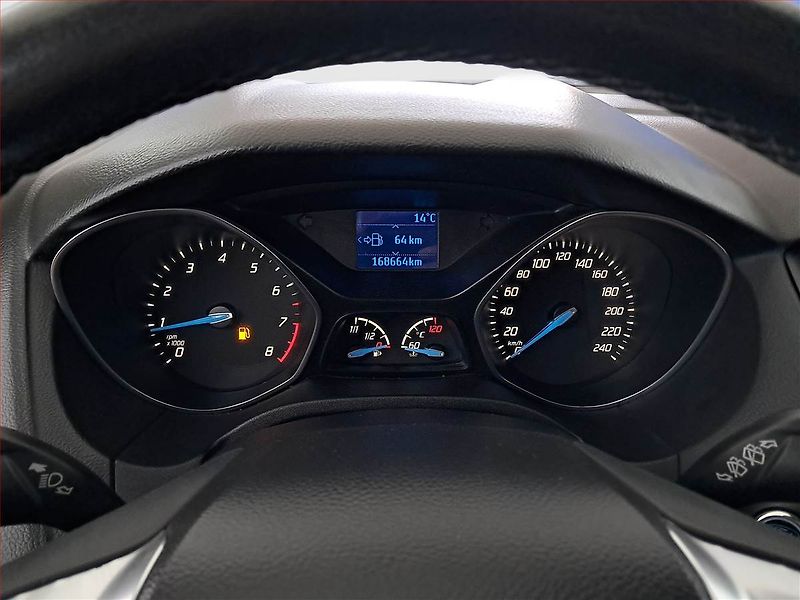 Ford Focus (2013) 1.0 EcoBoost, Tempomat - fotka 11 z 19