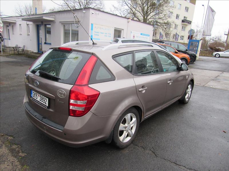 Kia Ceed 1,4 LPG Combi 80KW - fotka 6 z 28
