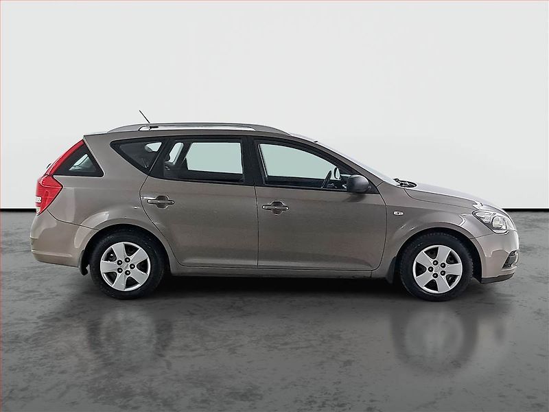 Kia Ceed (2010) 1.4 CVVT, Navi, Park. senzory - fotka 6 z 16