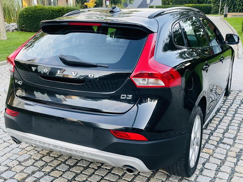 Volvo V40 2.0D3 MANUÁL CROSS SERVISKA  - fotka 14 z 43
