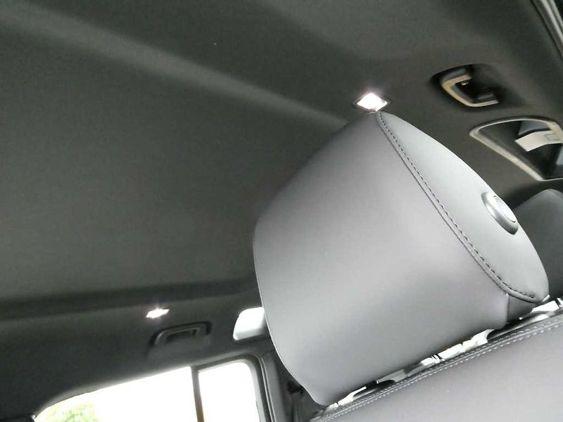 Land Rover Defender 110 3,0 X-Dynamic SE D250 - fotka 11 z 40
