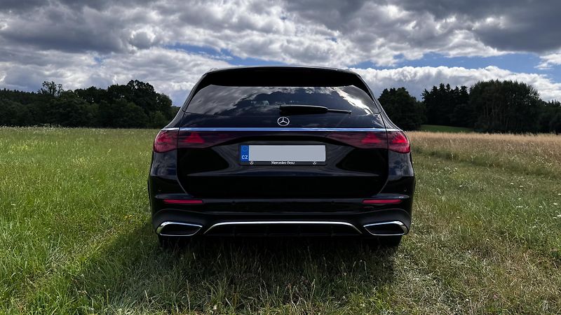 Mercedes-Benz Třídy E E220d, AMG, záruka, nájezd - fotka 8 z 22