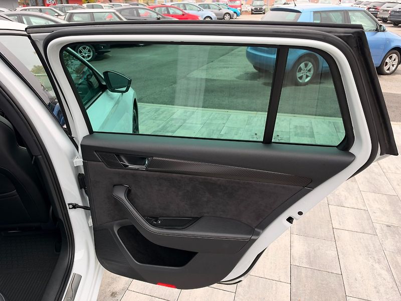 Škoda Superb (2021) Sportline 2.0 TSI 4x4 DSG - fotka 27 z 39