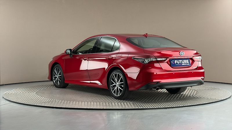 Toyota Camry 2.5 Hybrid AUT Executive - fotka 2 z 28