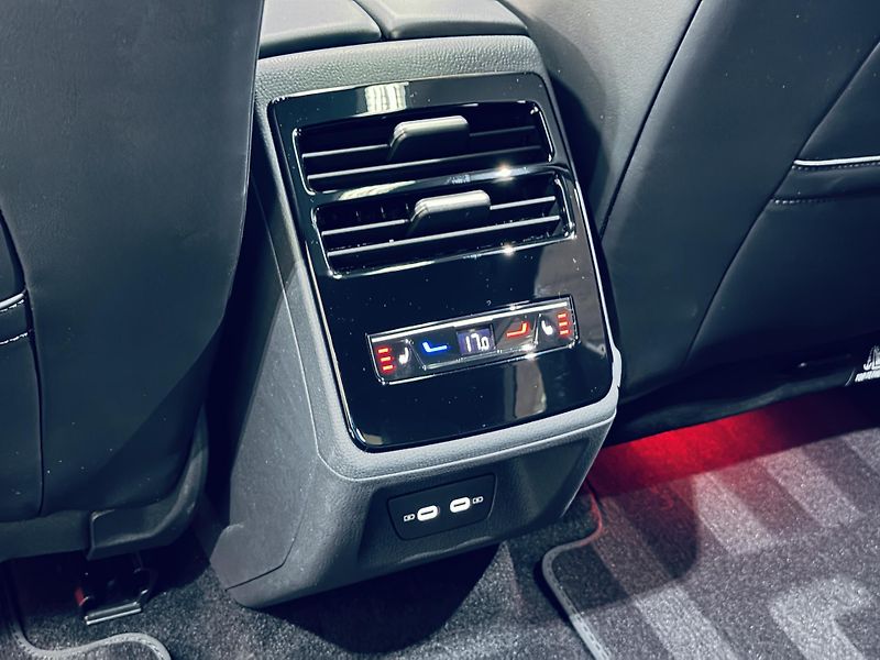 Volkswagen ID.7 (2025) GTX*4M*ZÁRUKA*TAŽNÉ*HEADUP*MAX - fotka 38 z 41