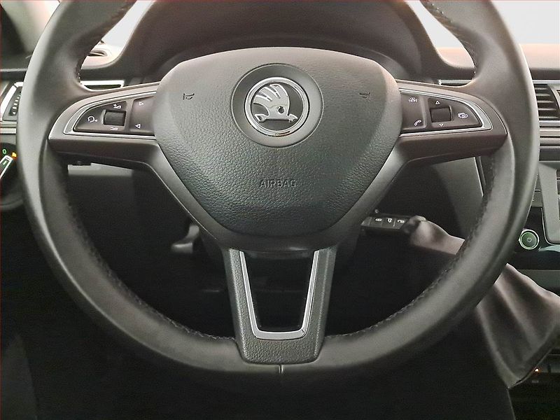 Škoda Rapid (2015) Spaceback 1.2 TSI, Tempomat - fotka 16 z 16