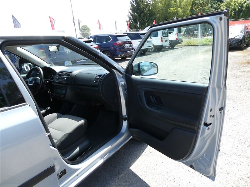 Škoda Fabia 1,2 Tsi 63kW SPORT,digi.klima - fotka 20 z 36