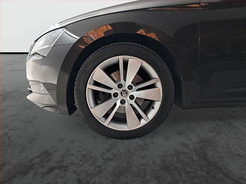 Škoda Superb (2016) 2.0 TDI, Automat, Kůže, Navi - fotka 15 z 24