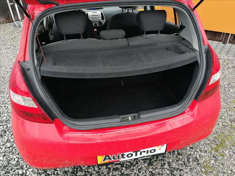 Hyundai i20 1,3 i - fotka 13 z 14