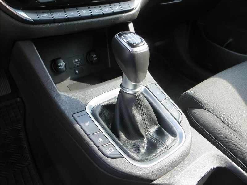 Hyundai i30 1,5 T-GDI mHEV Family Smart - fotka 13 z 28