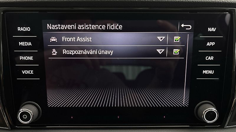 Škoda Karoq 1.5 TSI DSG Style - fotka 24 z 27