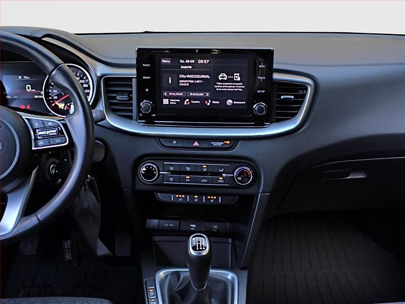 Kia Ceed (2022) 1.5 T-GDI, ČR,1.maj - fotka 12 z 17