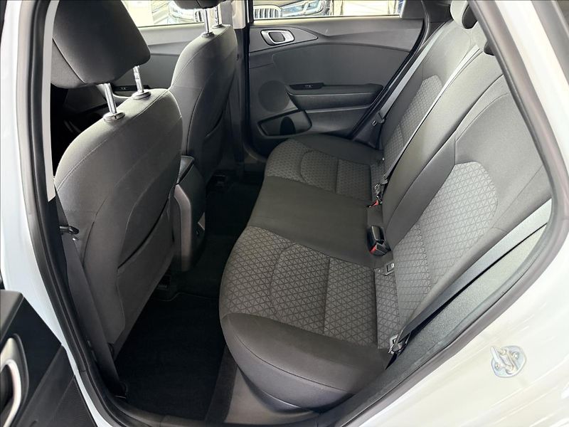 Kia Ceed 1,0   73kW,SPIN,ZÁRUKA,ČR,1.MA - fotka 26 z 28