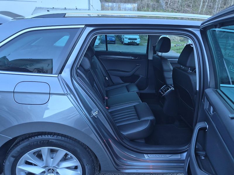 Škoda Superb Combi 2,0TDi DSG 110kw 17ALU - fotka 15 z 48