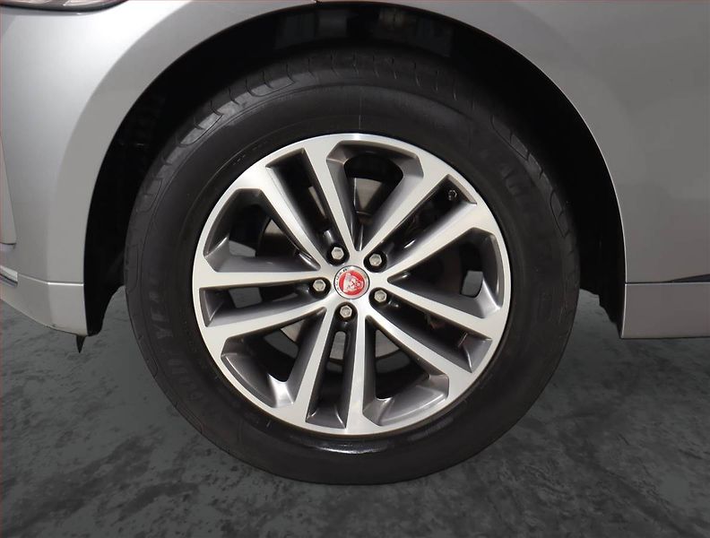 Jaguar F-Pace (2020) 25d AWD, Původ ČR - fotka 14 z 23