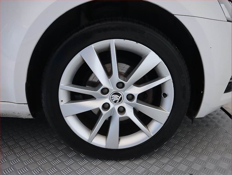 Škoda Octavia (2019) 1.6 TDI, Automat, Serv.kniha - fotka 15 z 21