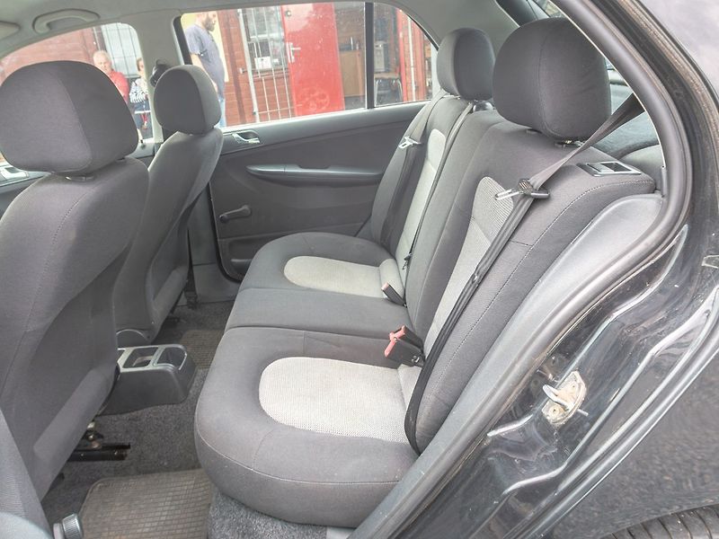 Škoda Fabia (2004) 1.9SDI 47KW - KLIMA - fotka 27 z 34