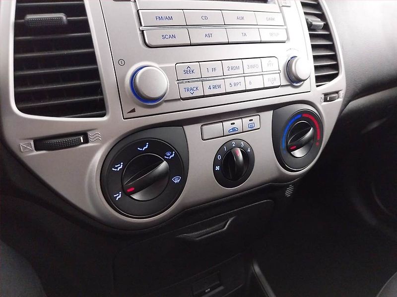Hyundai i20 (2012) 1.2, Serv.kniha, po STK, Tažné - fotka 13 z 16