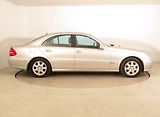 Mercedes-Benz Třídy E (2003) E 320 CDI , Automat, po STK - náhled 6
