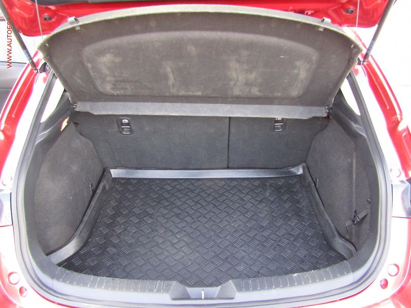 Mazda 3 (2015) 2.0 i, AC, xenon, navi - fotka 7 z 21