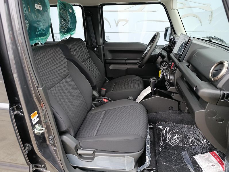 Suzuki Jimny 1.5 ALLGRIP LONG 75kW 4X4 GLX - fotka 15 z 27