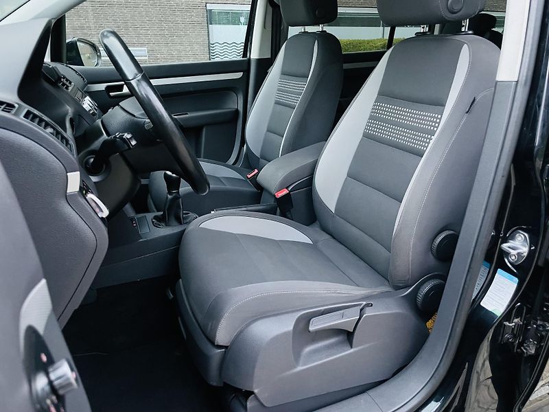 Volkswagen Touran 1.4TSI VÝHŘEV SERVISKA TAŽNÉ - fotka 27 z 43