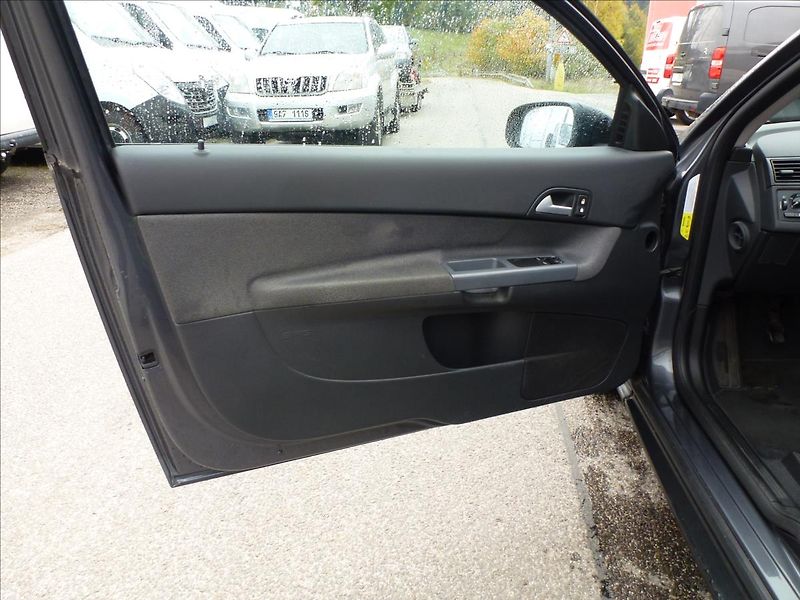 Volvo C30 2,0 i 16V Titanium Grey - fotka 18 z 62