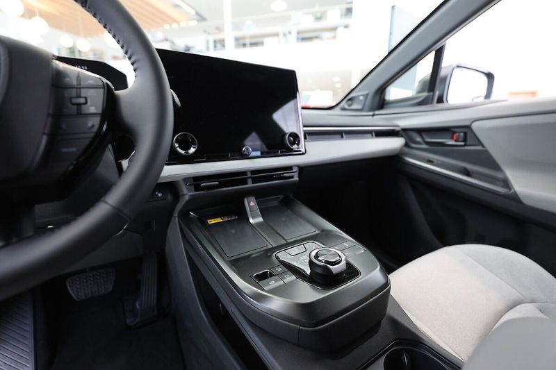 Toyota C-HR EXECUTIVE VIP světlý interiér - fotka 10 z 19