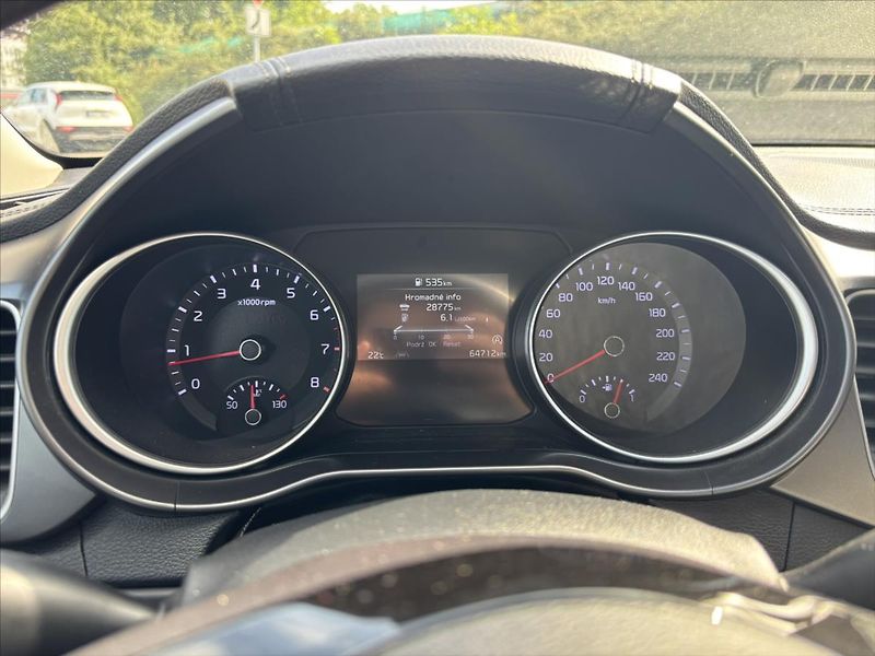 Kia Ceed 1,5 TGDi Spin ZÁRUKA KAMERA - fotka 35 z 35