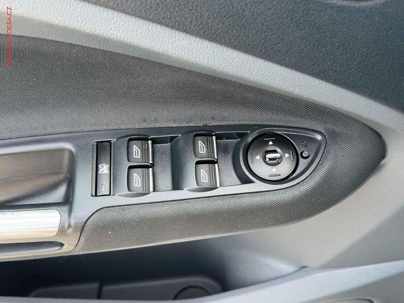 Ford C-MAX (2013) 1.6 TDCI, AC, temp - fotka 11 z 19