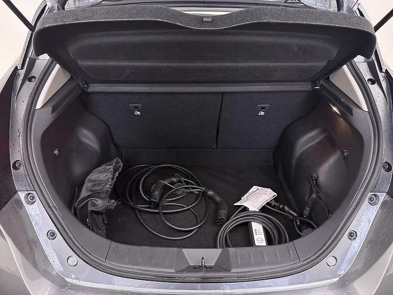 Nissan Leaf 110kW Tepelko 15'000km 1.Maj - fotka 9 z 11