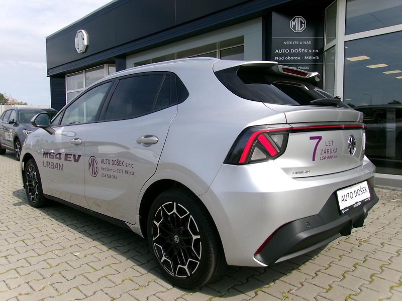 MG MG4 URBAN EV Preimum 54kWh - fotka 12 z 17