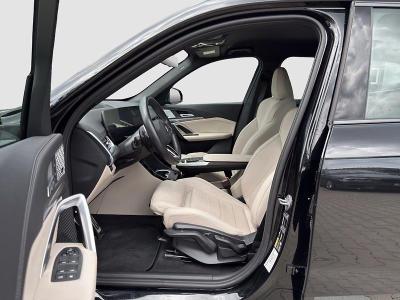 BMW X1 xDrive30e - fotka 2 z 24