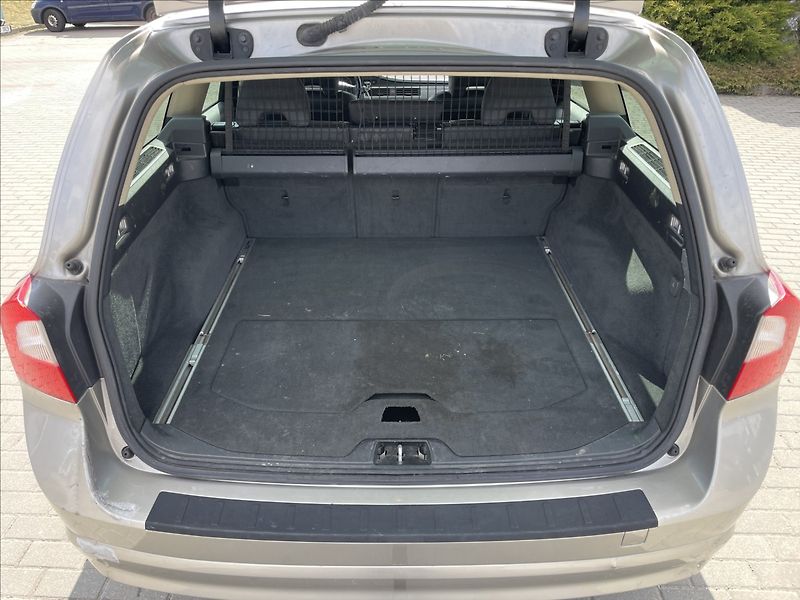 Volvo V70 2,0 d 100kw Momentum Kinetic o - fotka 9 z 31