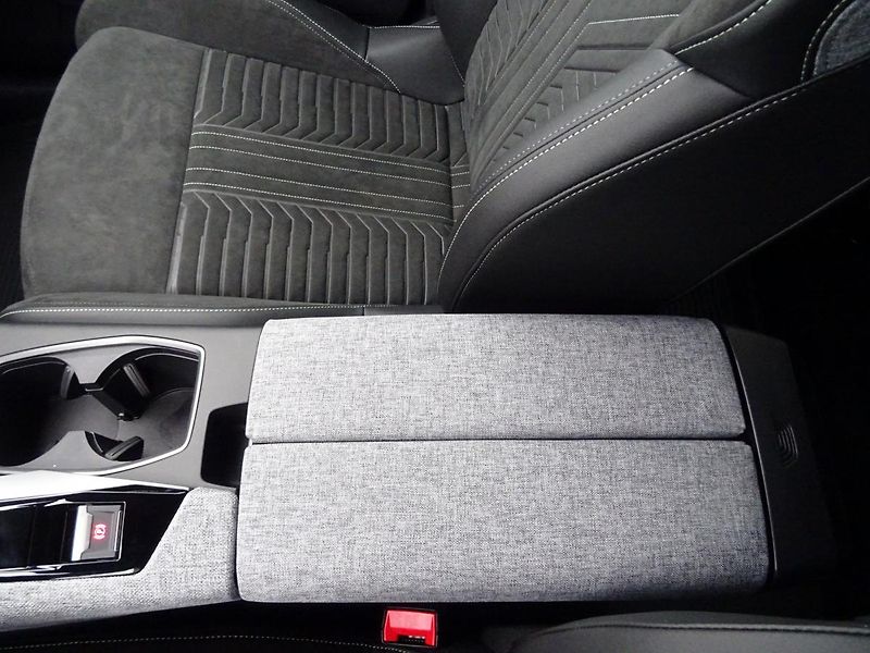 Peugeot 5008 (2024) e-GT 157 kW/210k (Bat. 73kWh) - fotka 31 z 60