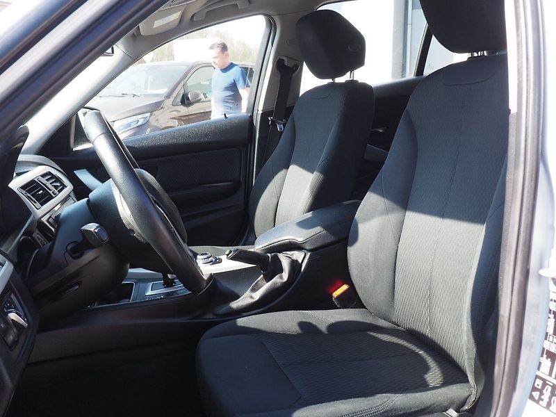 BMW Řada 3 (2016) 320D xDrive, A/T - fotka 11 z 38