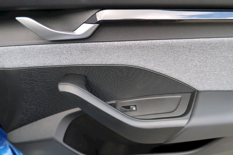 Škoda Octavia (2024) Combi Top Selection 2.0 TDI 11 - fotka 20 z 28