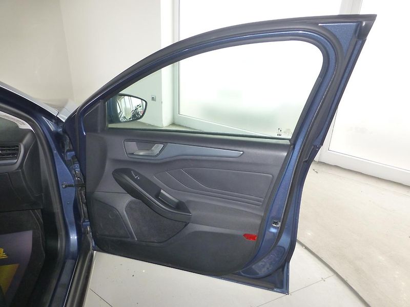 Ford Focus (2020) 2,0TDCI**VYHŘ VOLANT+SED**NAVI - fotka 19 z 27
