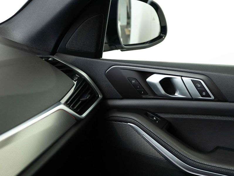 BMW X5 xDrive30d - fotka 16 z 22