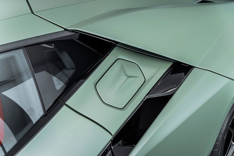 Lamborghini Revuelto - fotka 10 z 27