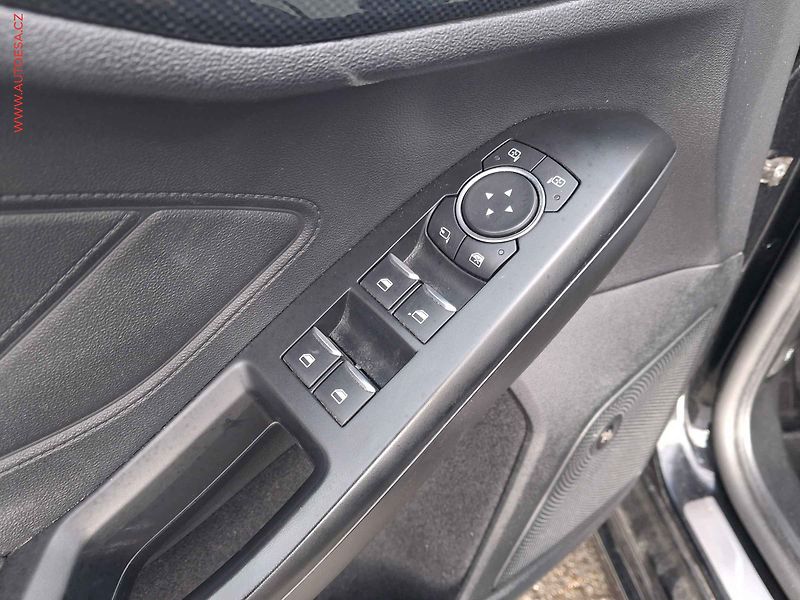 Ford Focus (2019) 1.5EB, ST-Line, AT - fotka 13 z 19