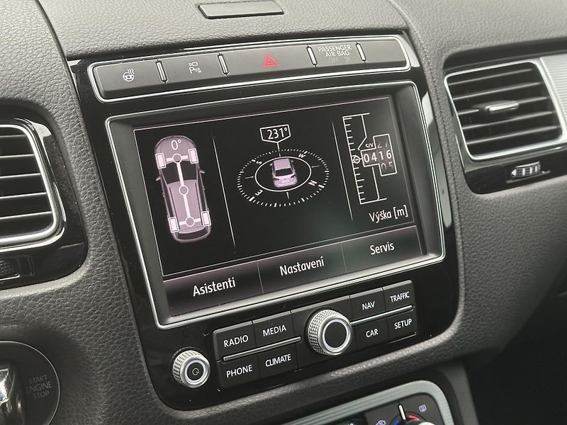 Volkswagen Touareg 3,0 TDI V6 193kW R-Line CZ - fotka 19 z 29